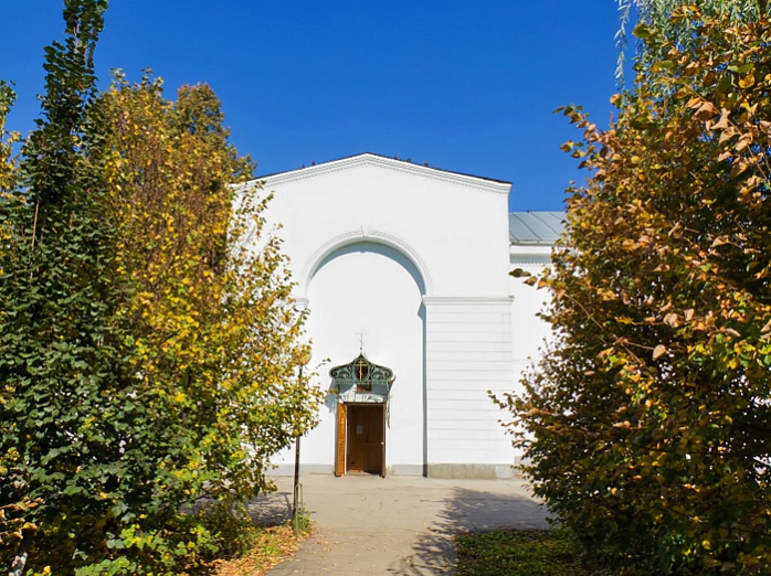 храм (на северной стороне) Иконы Божией Матери «Казанская»